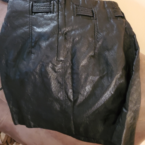 Free people. Sz 0. Faux leather skirt. - Picture 3 of 15